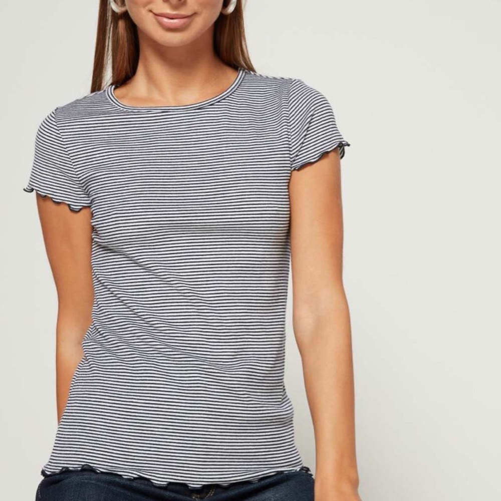 Gap feather tee stripper lettuce edge